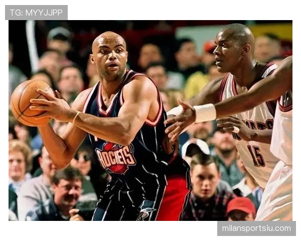 查尔斯·巴克利篮下强攻对比乔丹显著提升球队内线威胁